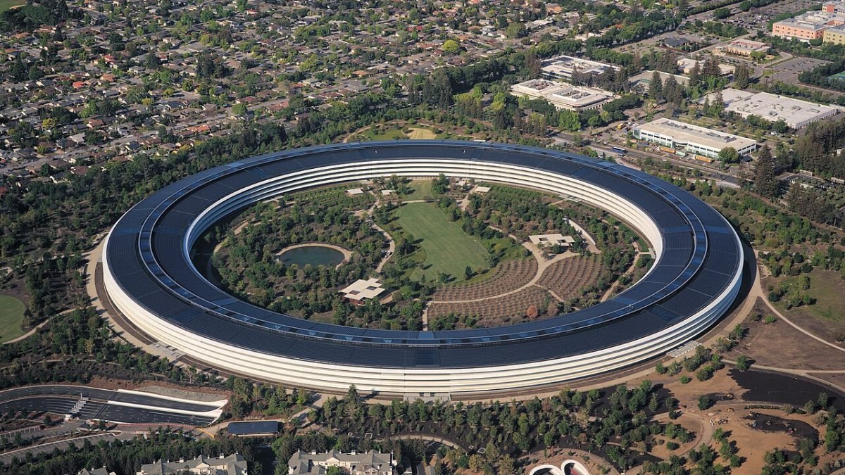 Aerial view of Apple Park in Cupertino
