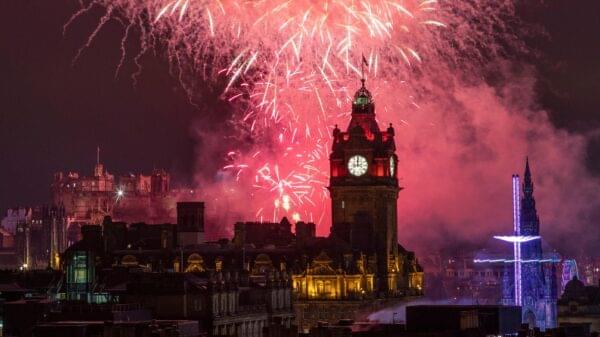 Edinburgh, Scotland I HAPPY NEW YEAR FIREWORKS