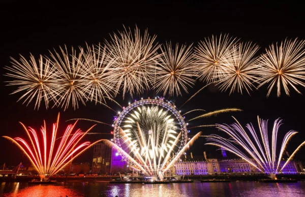 LONDON, UK I HAPPY NEW YEAR FIREWORKS