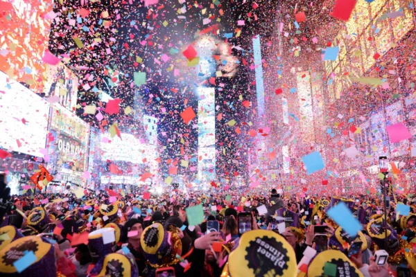 NEW YORK HAPPY NEW YEAR FIREWORKS